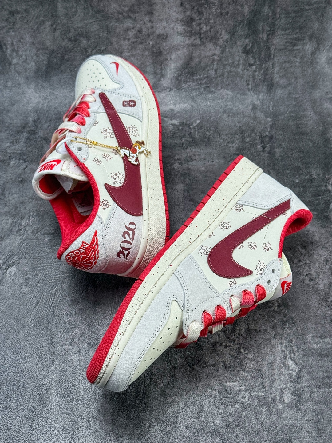 Travis Scott x Nike Air Jordan 1 Low 马年限定 Air Jordan 1 Low 反转灰白红小勾倒钩 纯原版本 YX5066-413