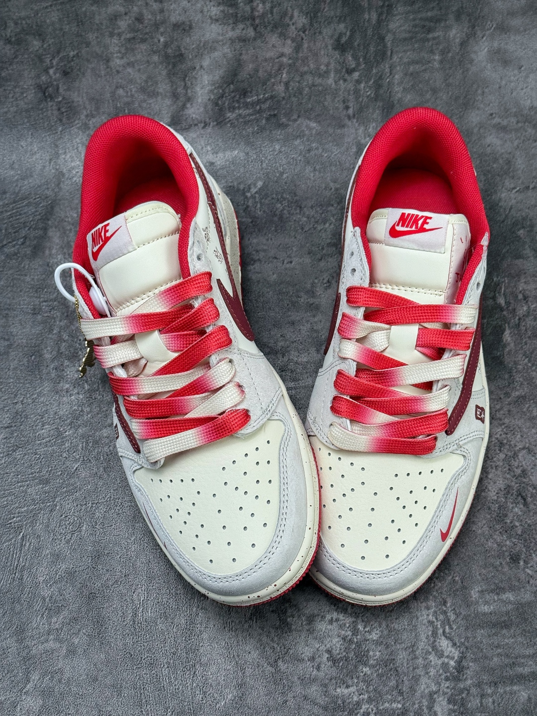 Travis Scott x Nike Air Jordan 1 Low 马年限定 Air Jordan 1 Low 反转灰白红小勾倒钩 纯原版本 YX5066-413