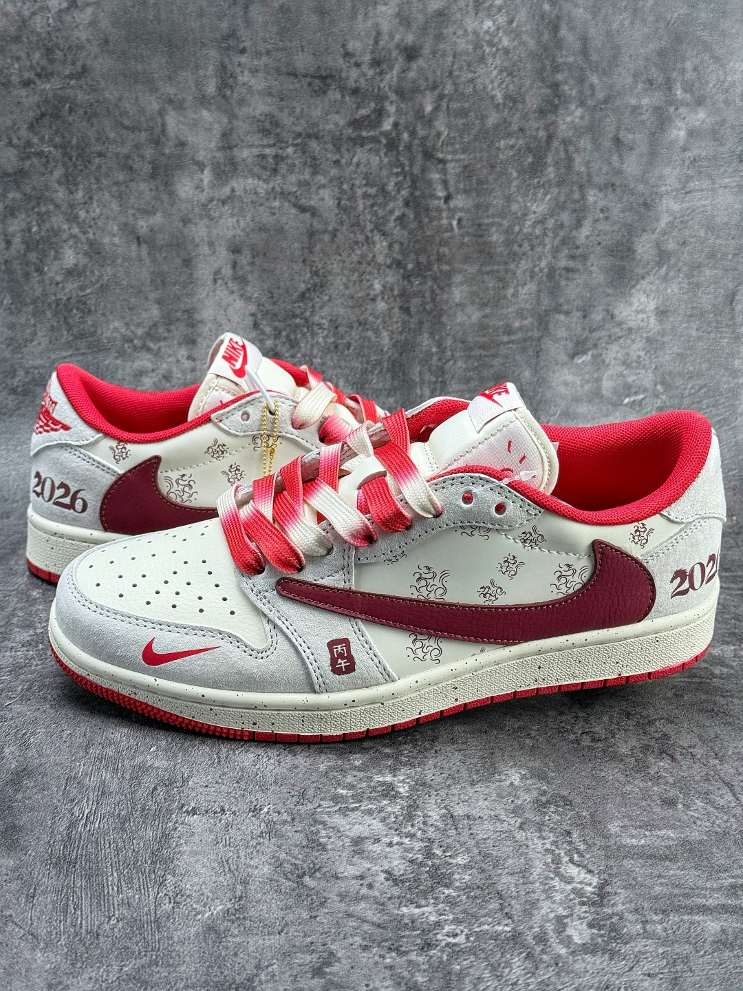 Travis Scott x Nike Air Jordan 1 Low 马年限定 Air Jordan 1 Low 反转灰白红小勾倒钩 纯原版本 YX5066-413