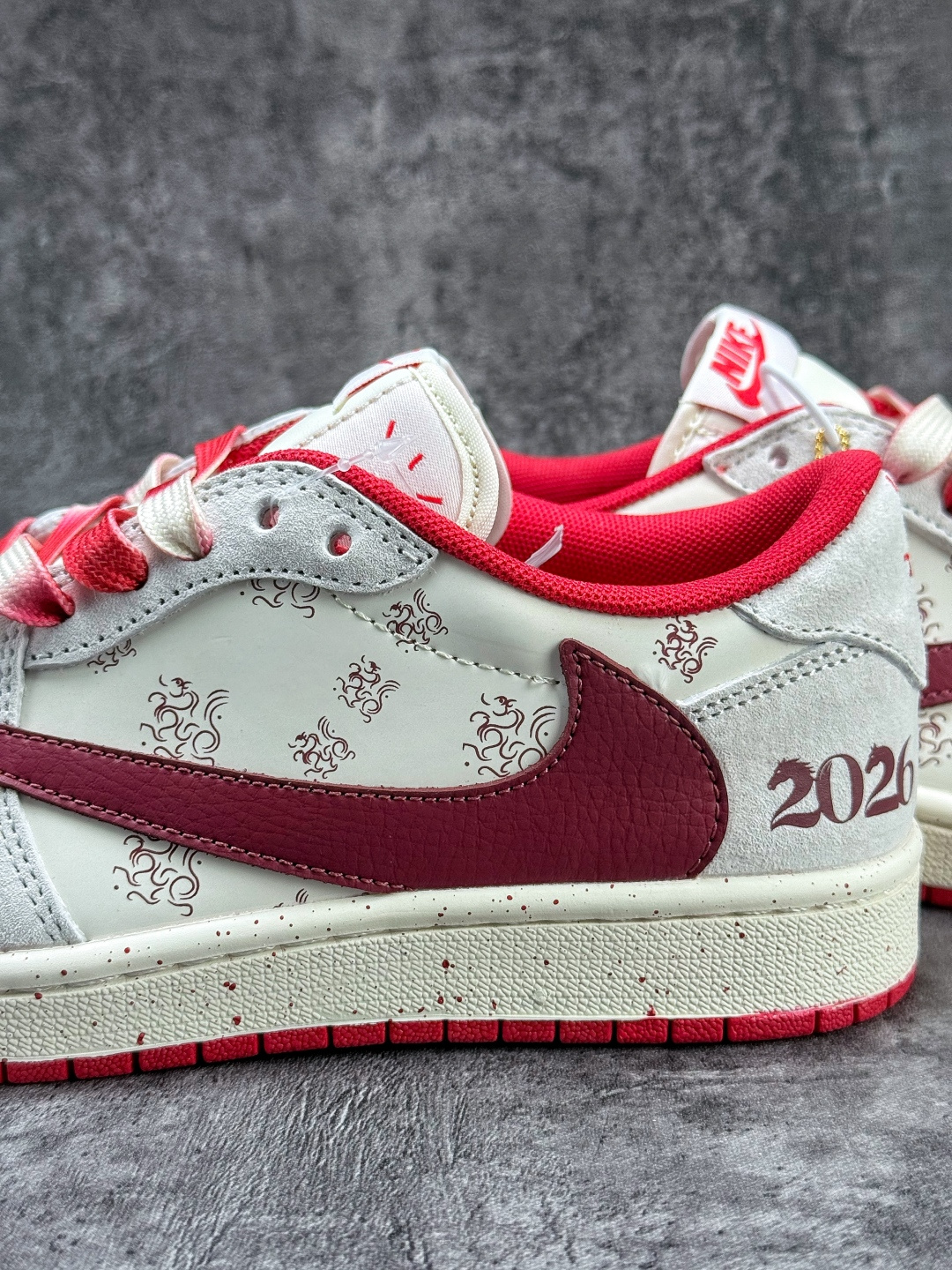 Travis Scott x Nike Air Jordan 1 Low 马年限定 Air Jordan 1 Low 反转灰白红小勾倒钩 纯原版本 YX5066-413