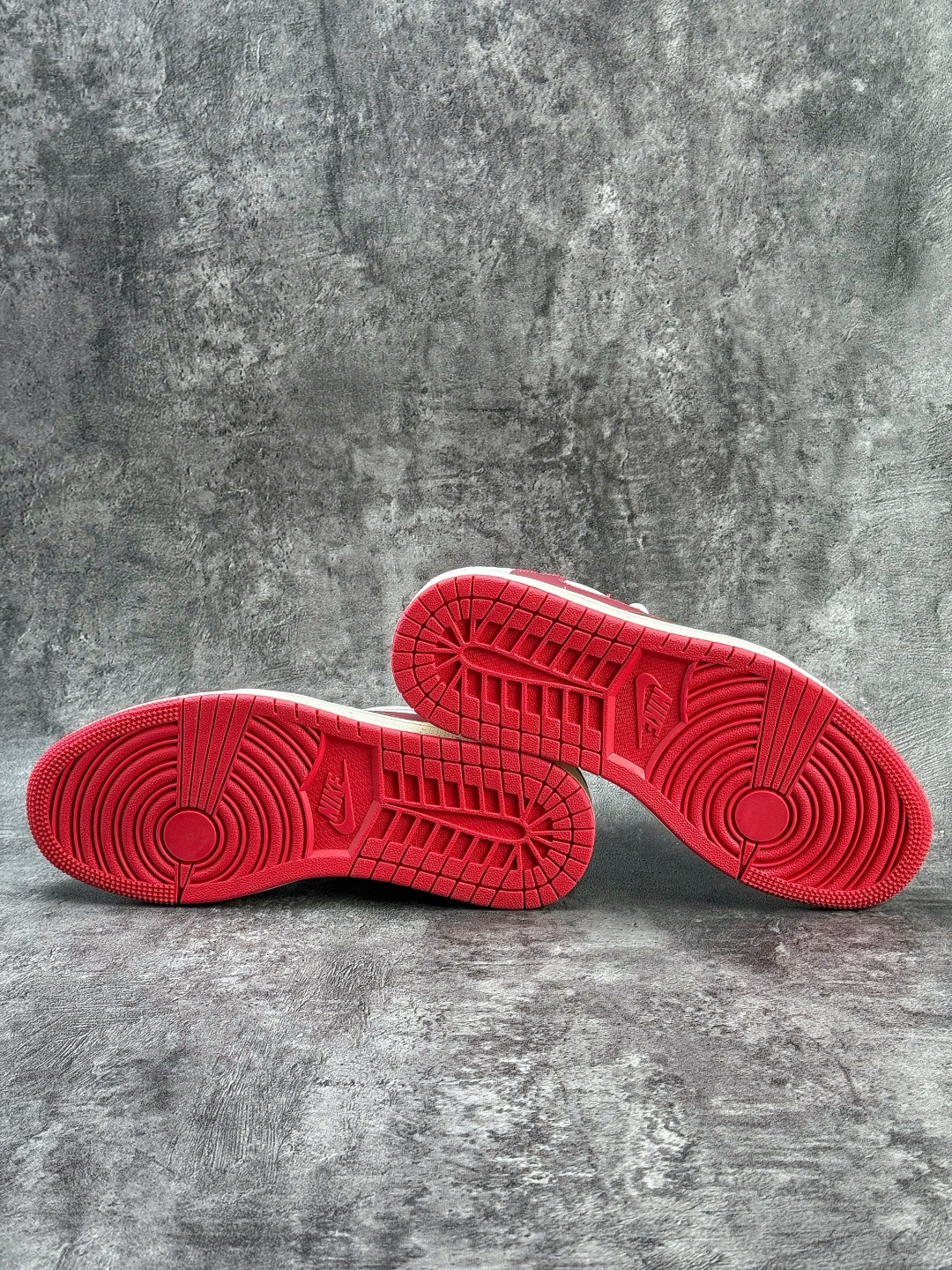 Travis Scott x Nike Air Jordan 1 Low 马年限定 Air Jordan 1 Low 反转灰白红小勾倒钩 纯原版本 YX5066-413