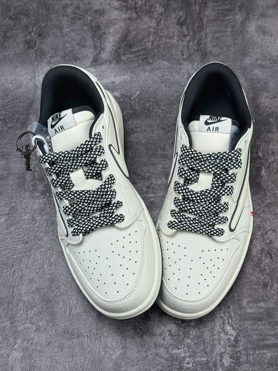 Travis Scott x Nike Air Jordan 1 Low x Stussy 马年限定 Air Jordan 1 Low 反转白黑满天星倒钩 纯原版本 CS5288-703