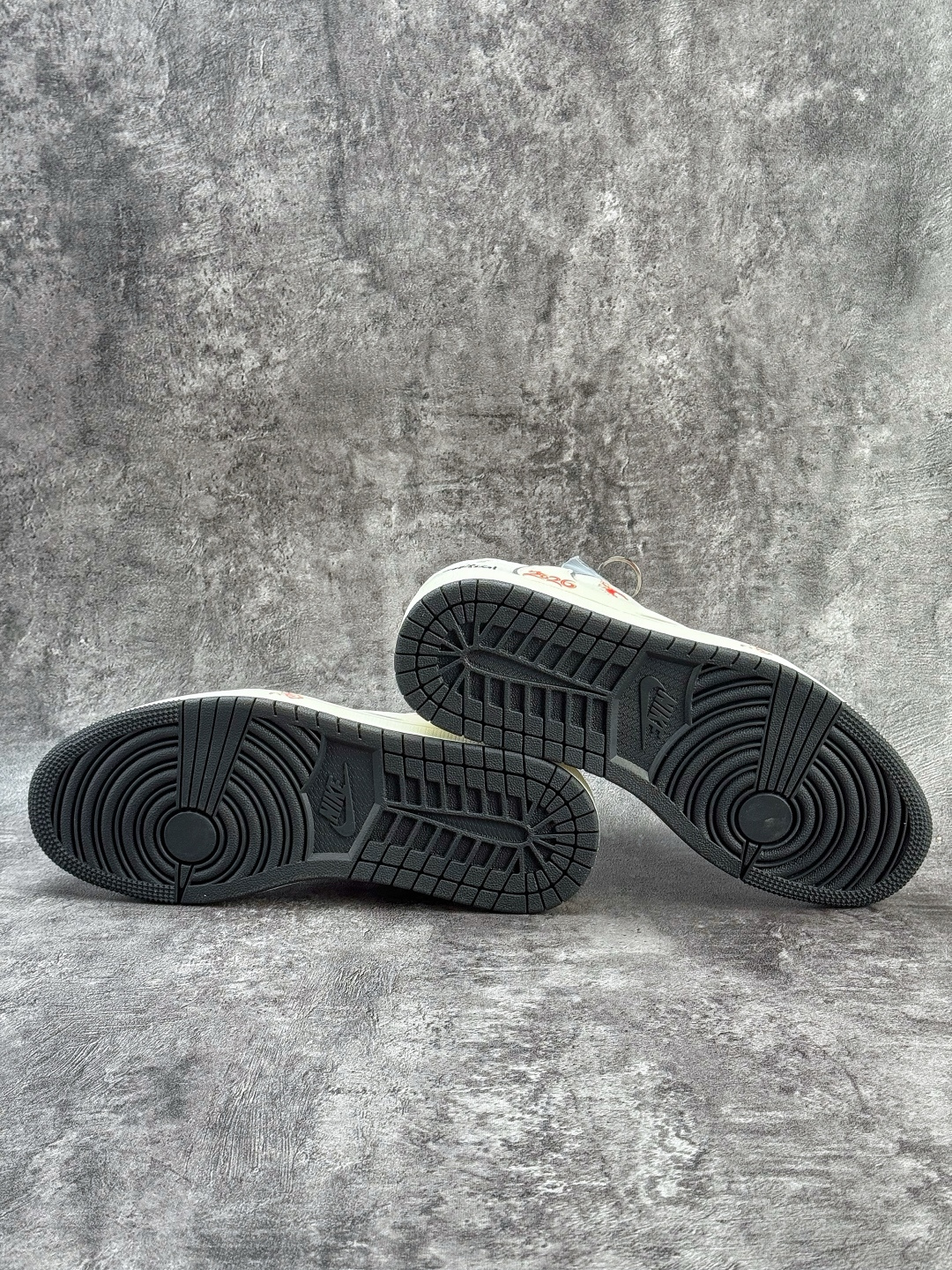 Travis Scott x Nike Air Jordan 1 Low x Stussy 马年限定 Air Jordan 1 Low 反转白黑满天星倒钩 纯原版本 CS5288-703