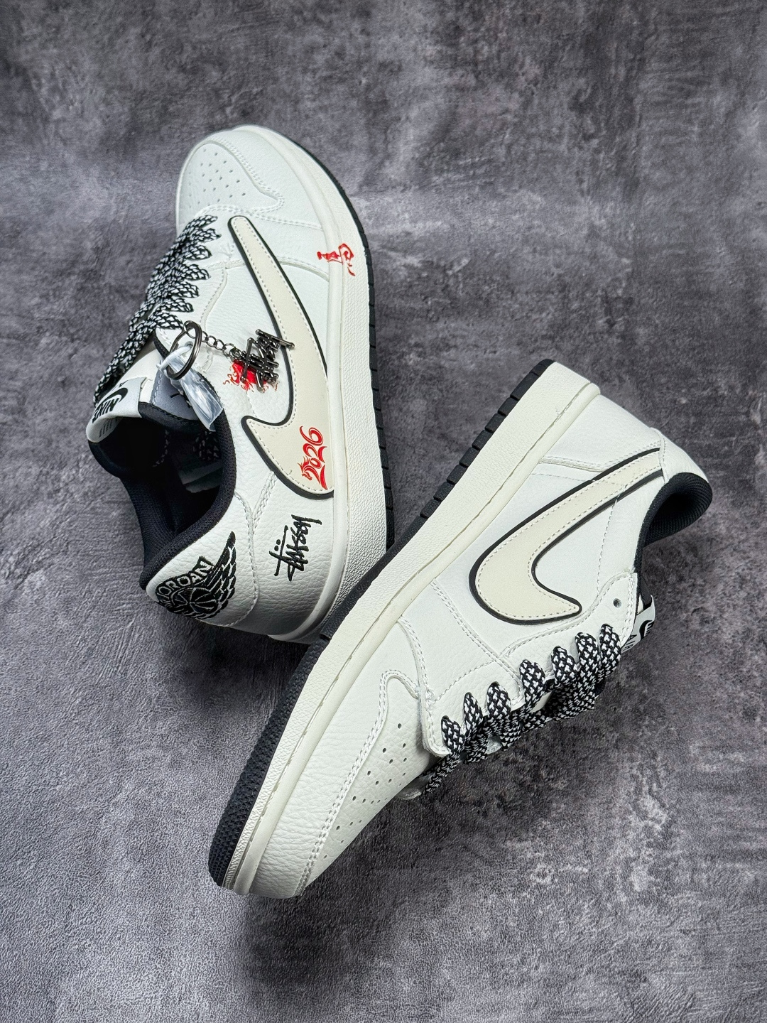 Travis Scott x Nike Air Jordan 1 Low x Stussy 马年限定 Air Jordan 1 Low 反转白黑满天星倒钩 纯原版本 CS5288-703