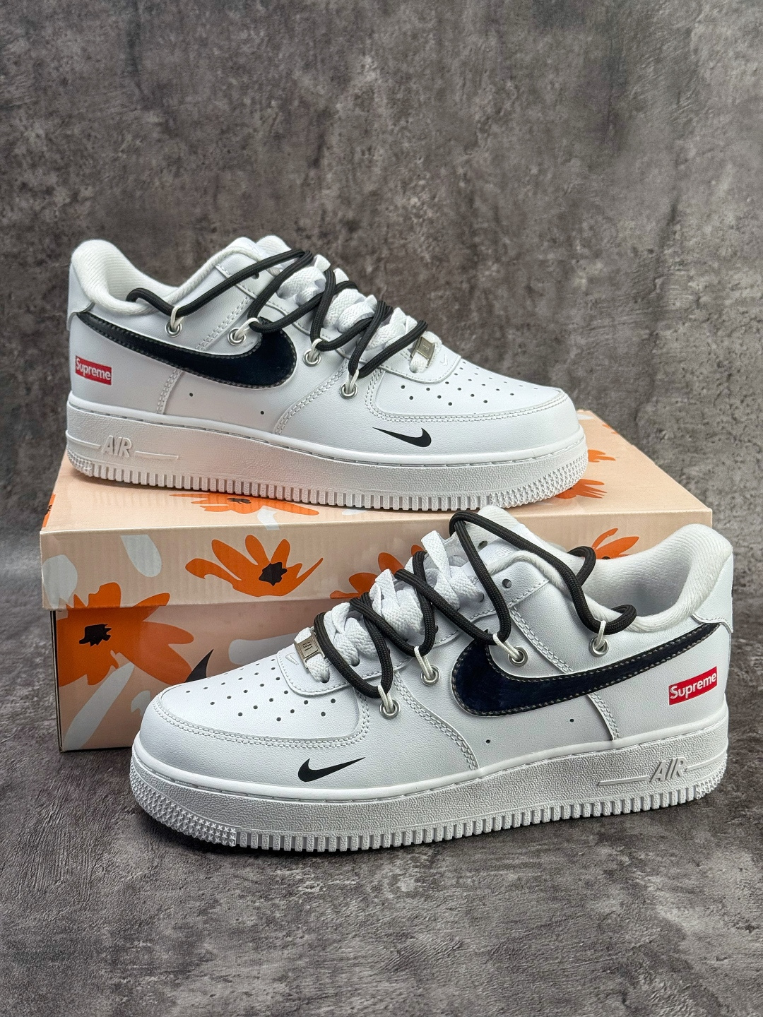 Nike Air Force 1 Low 07 x Superme 白黑小勾绑带 UP1668-595-Top High Quatity Cheap Sneakers Fashion Clothing Clothes Bags handbags Shoes of all Brand wholesale With The best Quality And Beautiful Price from China Factory Chinese suppliers wholesaler seller Nike Air Force 1 Low 07 x Superme 白黑小勾绑带 UP1668-595