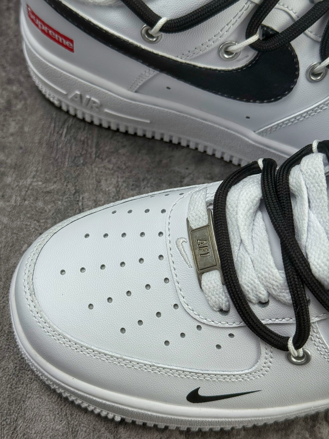 Nike Air Force 1 Low 07 x Superme 白黑小勾绑带 UP1668-595-Top High Quatity Cheap Sneakers Fashion Clothing Clothes Bags handbags Shoes of all Brand wholesale With The best Quality And Beautiful Price from China Factory Chinese suppliers wholesaler seller Nike Air Force 1 Low 07 x Superme 白黑小勾绑带 UP1668-595
