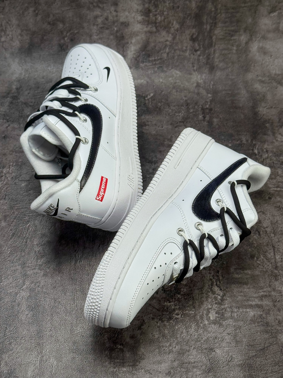 Nike Air Force 1 Low 07 x Superme 白黑小勾绑带 UP1668-595-Top High Quatity Cheap Sneakers Fashion Clothing Clothes Bags handbags Shoes of all Brand wholesale With The best Quality And Beautiful Price from China Factory Chinese suppliers wholesaler seller Nike Air Force 1 Low 07 x Superme 白黑小勾绑带 UP1668-595