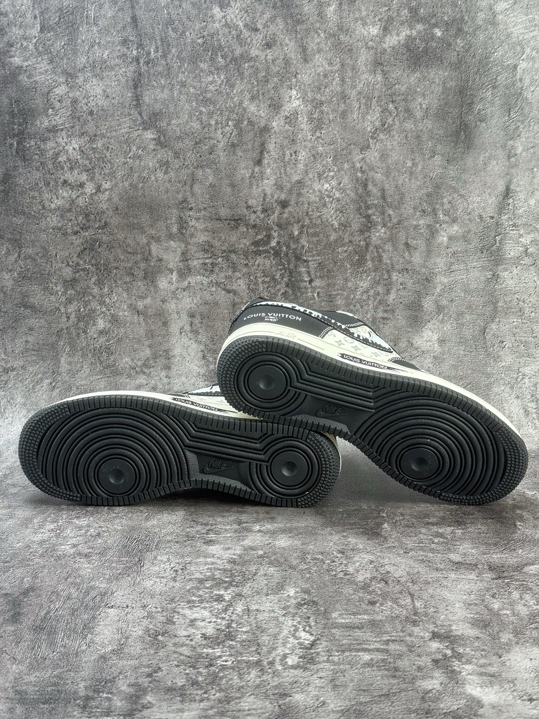 Nike Air Force 1 Low 07 x Louis Vuitton 黑白 KG6699-F30-High Quatity Cheap Brand wholesale wholesaler seller Clothes Bags handbags Sneakers Top Fashion Clothing Shoes from China Factory Chinese suppliers best Quality Beautiful Price Nike Air Force 1 Low 07 x Louis Vuitton 黑白 KG6699-F30