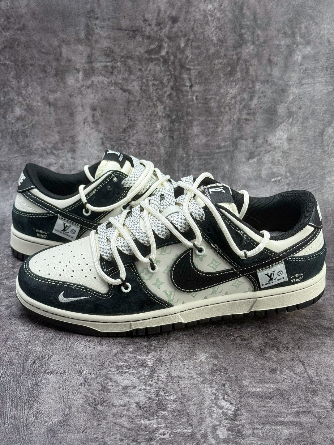 Nike SB Dunk Low x Louis Vuitton 黑白小勾满天星 YX5066-396