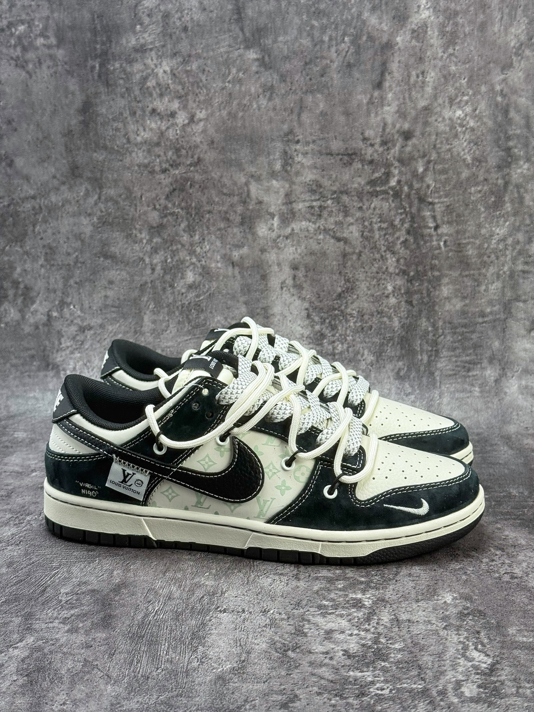 Nike SB Dunk Low x Louis Vuitton 黑白小勾满天星 YX5066-396