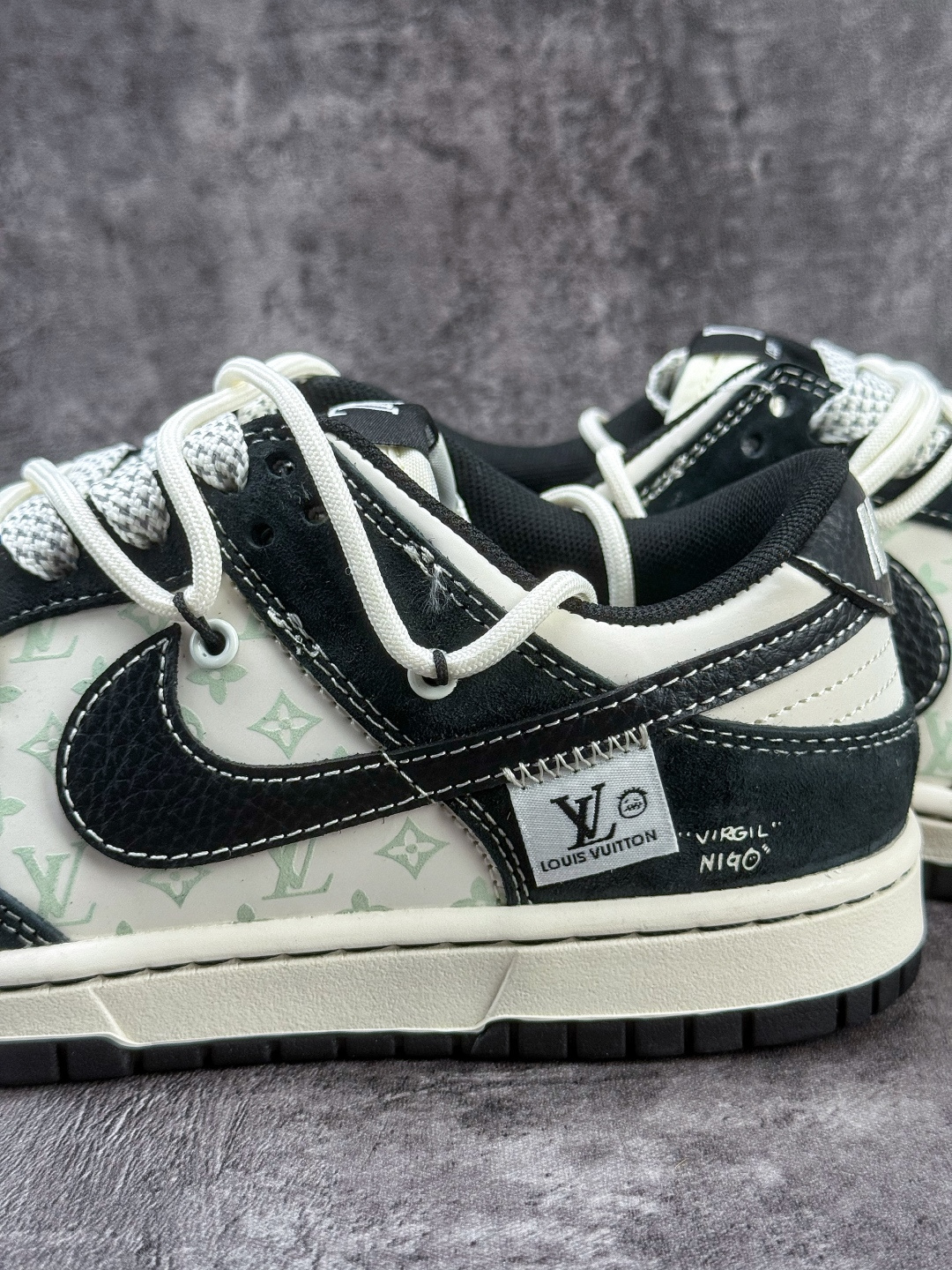 Nike SB Dunk Low x Louis Vuitton 黑白小勾满天星 YX5066-396