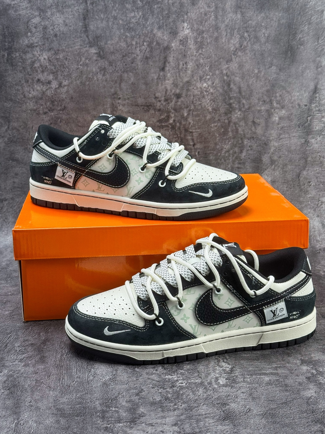 Nike SB Dunk Low x Louis Vuitton 黑白小勾满天星 YX5066-396