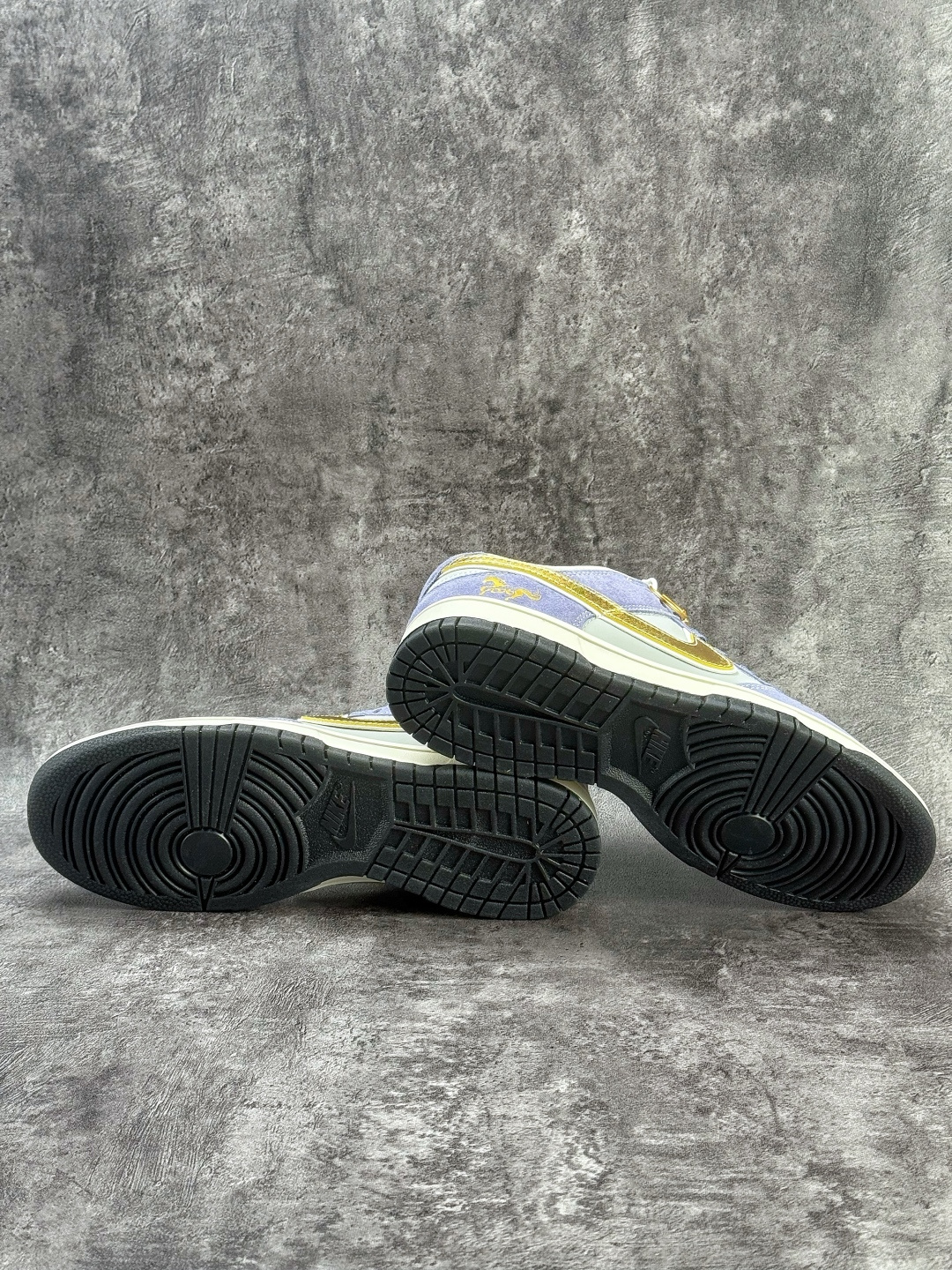 Nike SB Dunk Low 马年限定 紫白小勾 DN3168-022