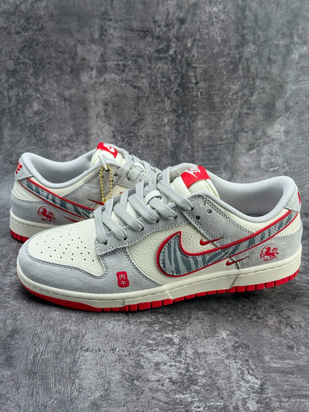Nike SB Dunk Low 马年限定 灰白双小勾 纯原大厂出品 LX1988-820