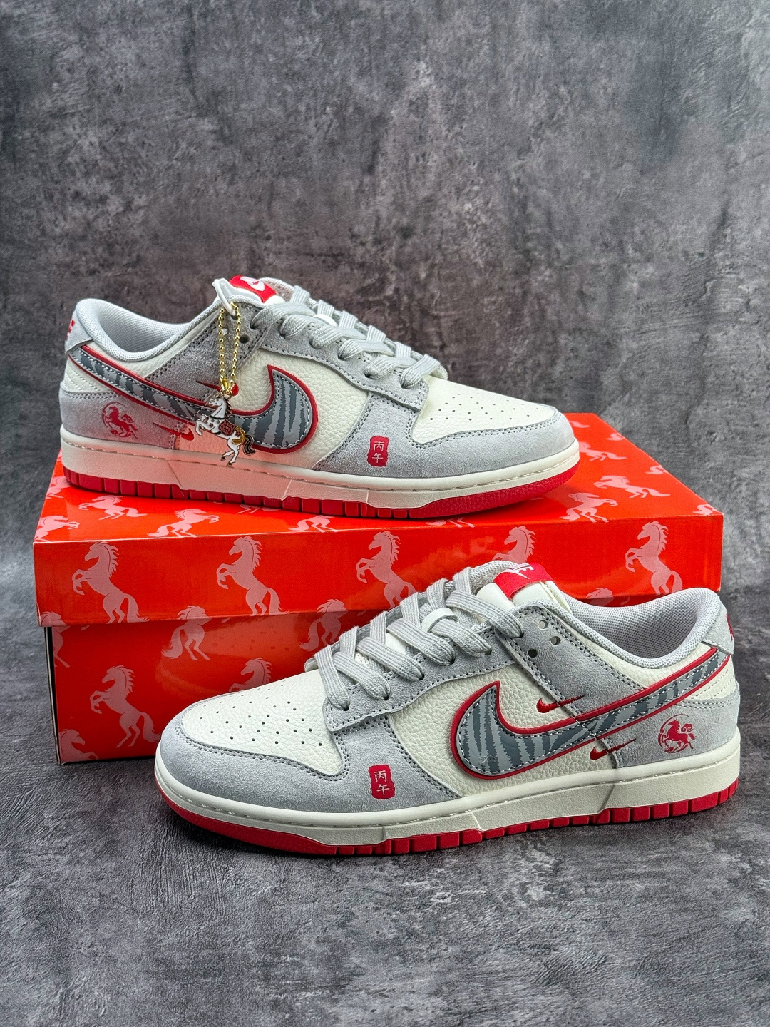 Nike SB Dunk Low 马年限定 灰白双小勾 纯原大厂出品 LX1988-820