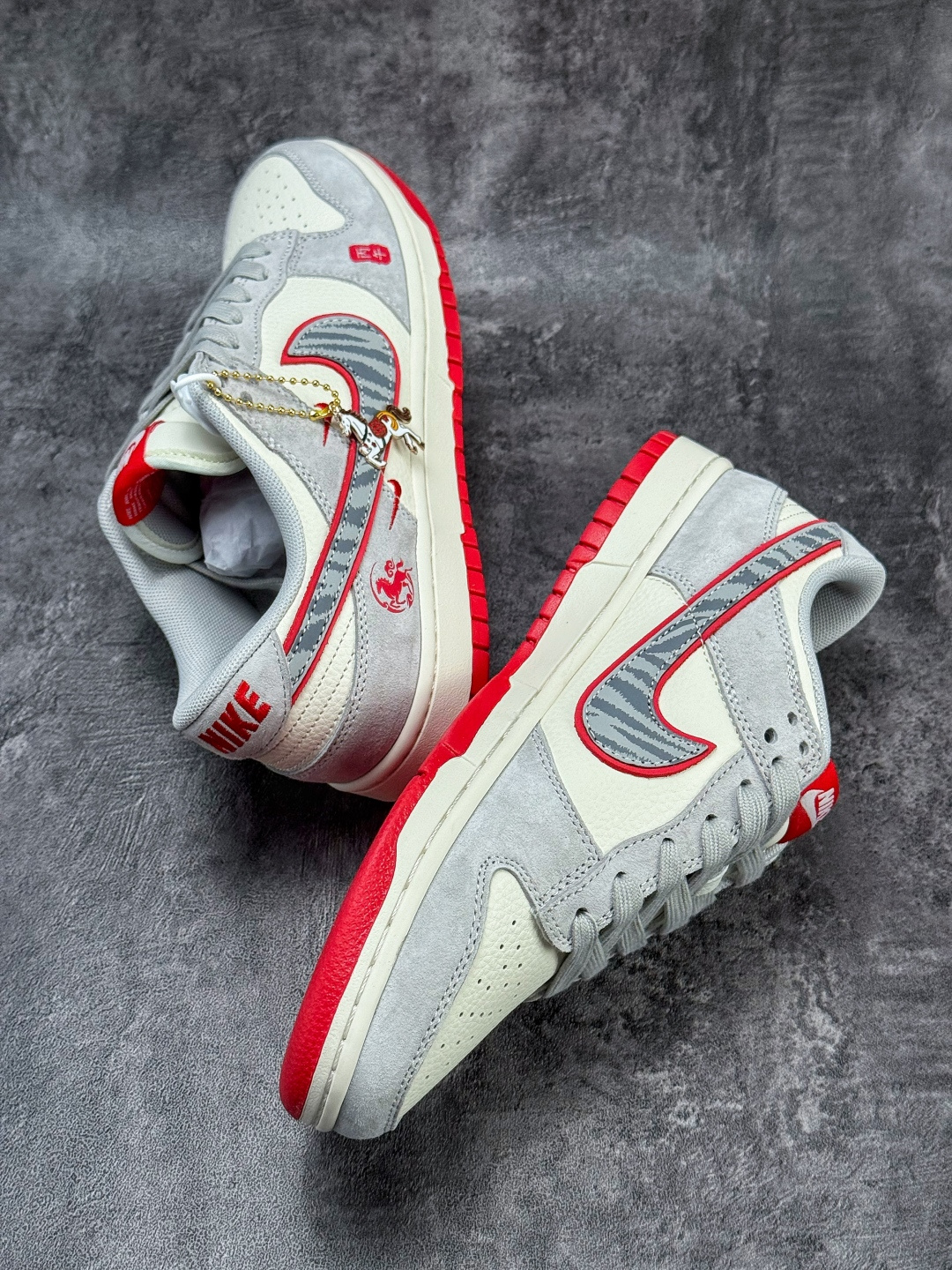 Nike SB Dunk Low 马年限定 灰白双小勾 纯原大厂出品 LX1988-820