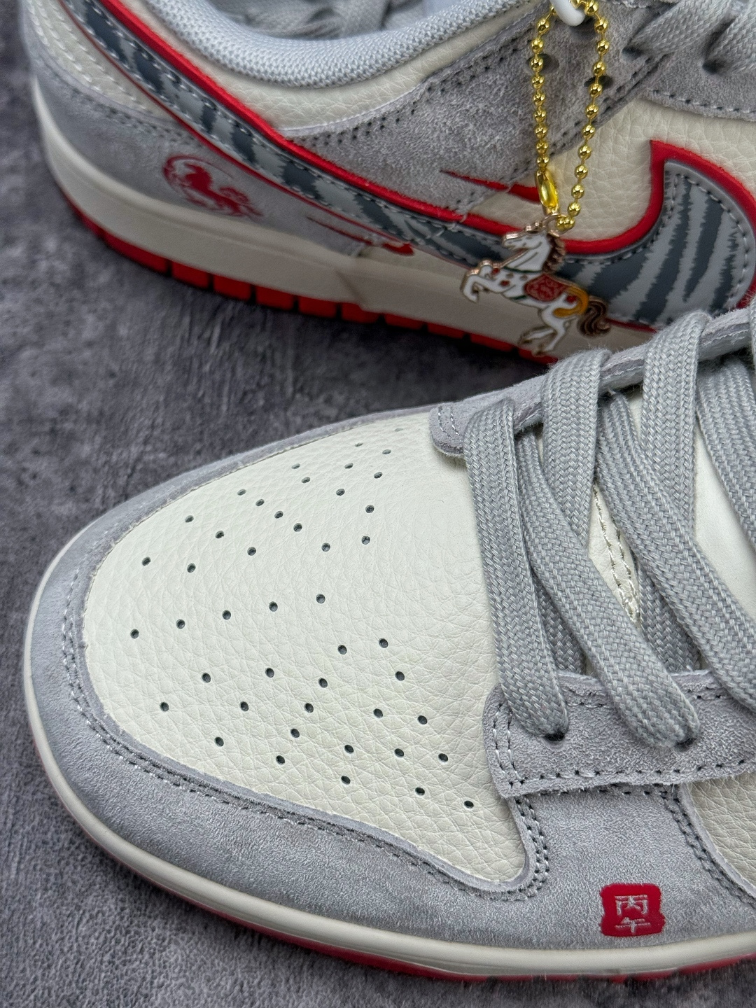 Nike SB Dunk Low 马年限定 灰白双小勾 纯原大厂出品 LX1988-820