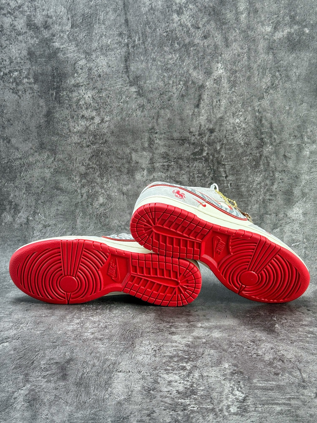 Nike SB Dunk Low 马年限定 灰白双小勾 纯原大厂出品 LX1988-820