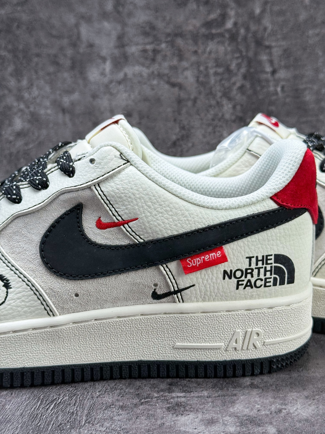 Nike Air Force 1 Low 07 x The North Face 白灰黑双小勾满天星 KG6699-F42-High Quatity Cheap Brand wholesale wholesaler seller Clothes Bags handbags Sneakers Top Fashion Clothing Shoes from China Factory Chinese suppliers best Quality Beautiful Price Nike Air Force 1 Low 07 x The North Face 白灰黑双小勾满天星 KG6699-F42