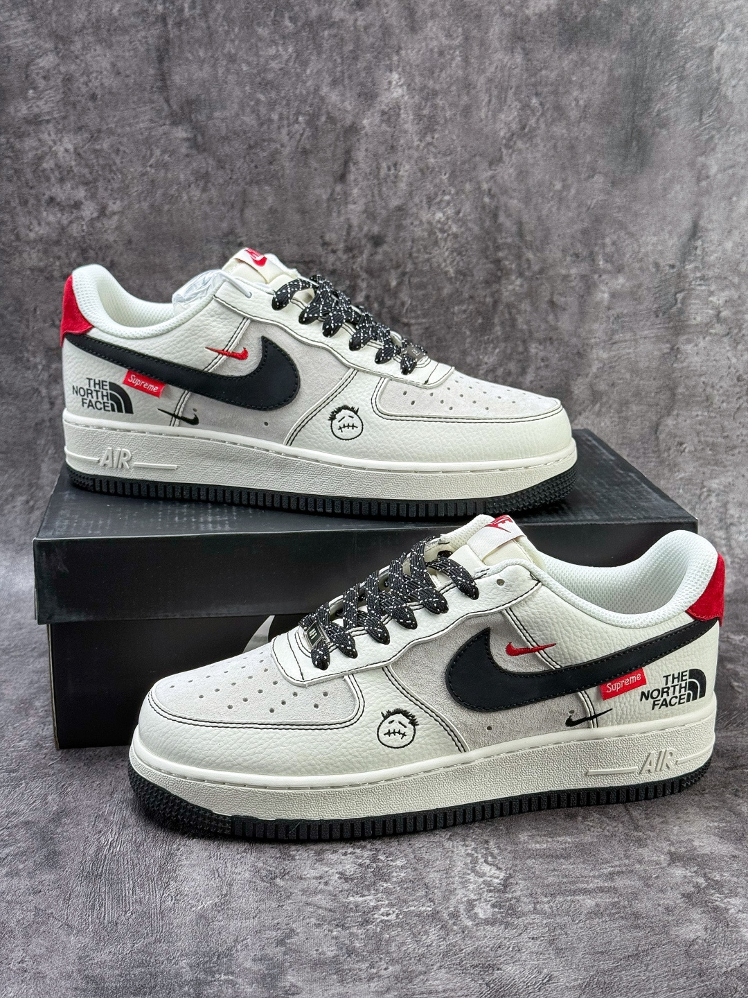 Nike Air Force 1 Low 07 x The North Face 白灰黑双小勾满天星 KG6699-F42-High Quatity Cheap Brand wholesale wholesaler seller Clothes Bags handbags Sneakers Top Fashion Clothing Shoes from China Factory Chinese suppliers best Quality Beautiful Price Nike Air Force 1 Low 07 x The North Face 白灰黑双小勾满天星 KG6699-F42