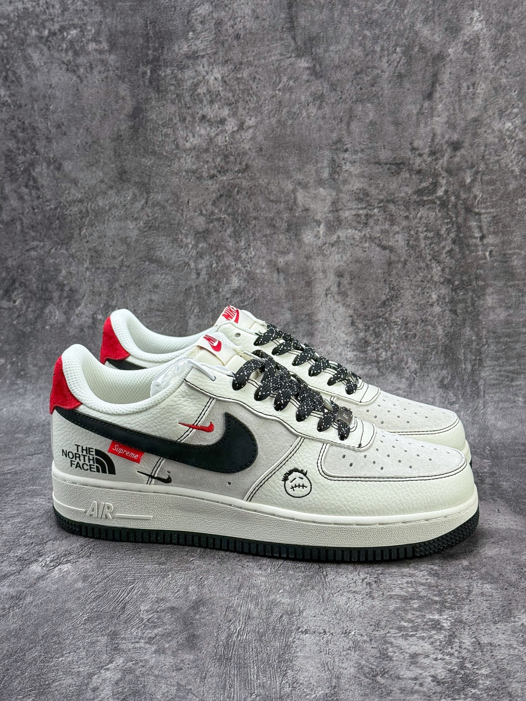 Nike Air Force 1 Low 07 x The North Face 白灰黑双小勾满天星 KG6699-F42-High Quatity Cheap Brand wholesale wholesaler seller Clothes Bags handbags Sneakers Top Fashion Clothing Shoes from China Factory Chinese suppliers best Quality Beautiful Price Nike Air Force 1 Low 07 x The North Face 白灰黑双小勾满天星 KG6699-F42