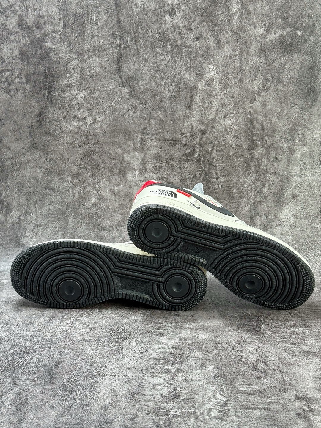 Nike Air Force 1 Low 07 x The North Face 白灰黑双小勾满天星 KG6699-F42-High Quatity Cheap Brand wholesale wholesaler seller Clothes Bags handbags Sneakers Top Fashion Clothing Shoes from China Factory Chinese suppliers best Quality Beautiful Price Nike Air Force 1 Low 07 x The North Face 白灰黑双小勾满天星 KG6699-F42