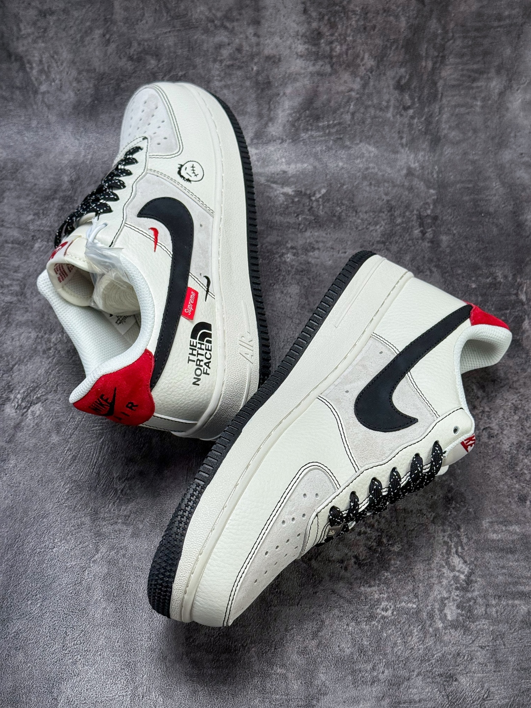 Nike Air Force 1 Low 07 x The North Face 白灰黑双小勾满天星 KG6699-F42-High Quatity Cheap Brand wholesale wholesaler seller Clothes Bags handbags Sneakers Top Fashion Clothing Shoes from China Factory Chinese suppliers best Quality Beautiful Price Nike Air Force 1 Low 07 x The North Face 白灰黑双小勾满天星 KG6699-F42
