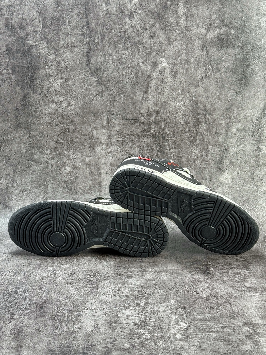 Nike SB Dunk Low x Louis Vuitton 黑白 KG6699-F25