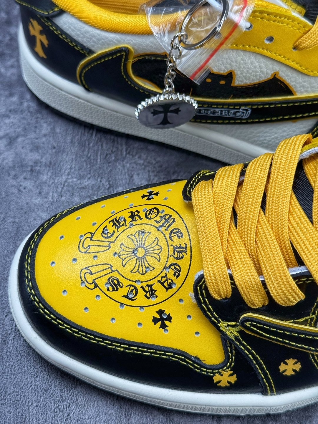 Travis Scott x Nike Air Jordan 1 Low 十字架 Air Jordan 1 Low 反转黑白黄倒钩 纯原版本 XB1979-026