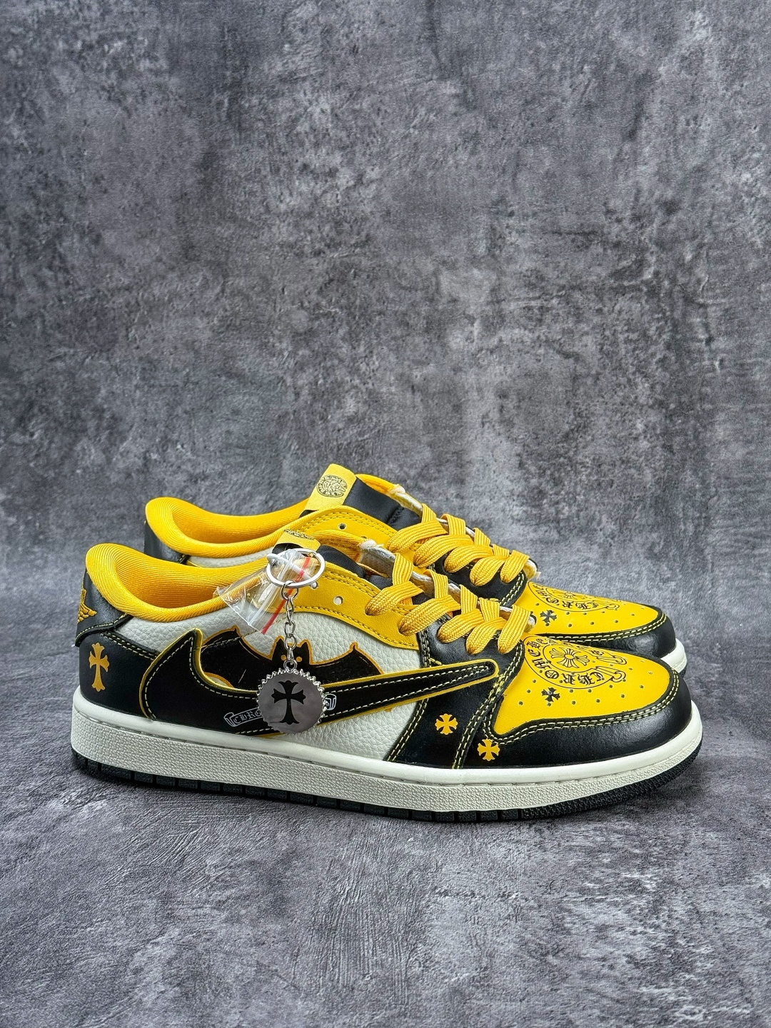 Travis Scott x Nike Air Jordan 1 Low 十字架 Air Jordan 1 Low 反转黑白黄倒钩 纯原版本 XB1979-026