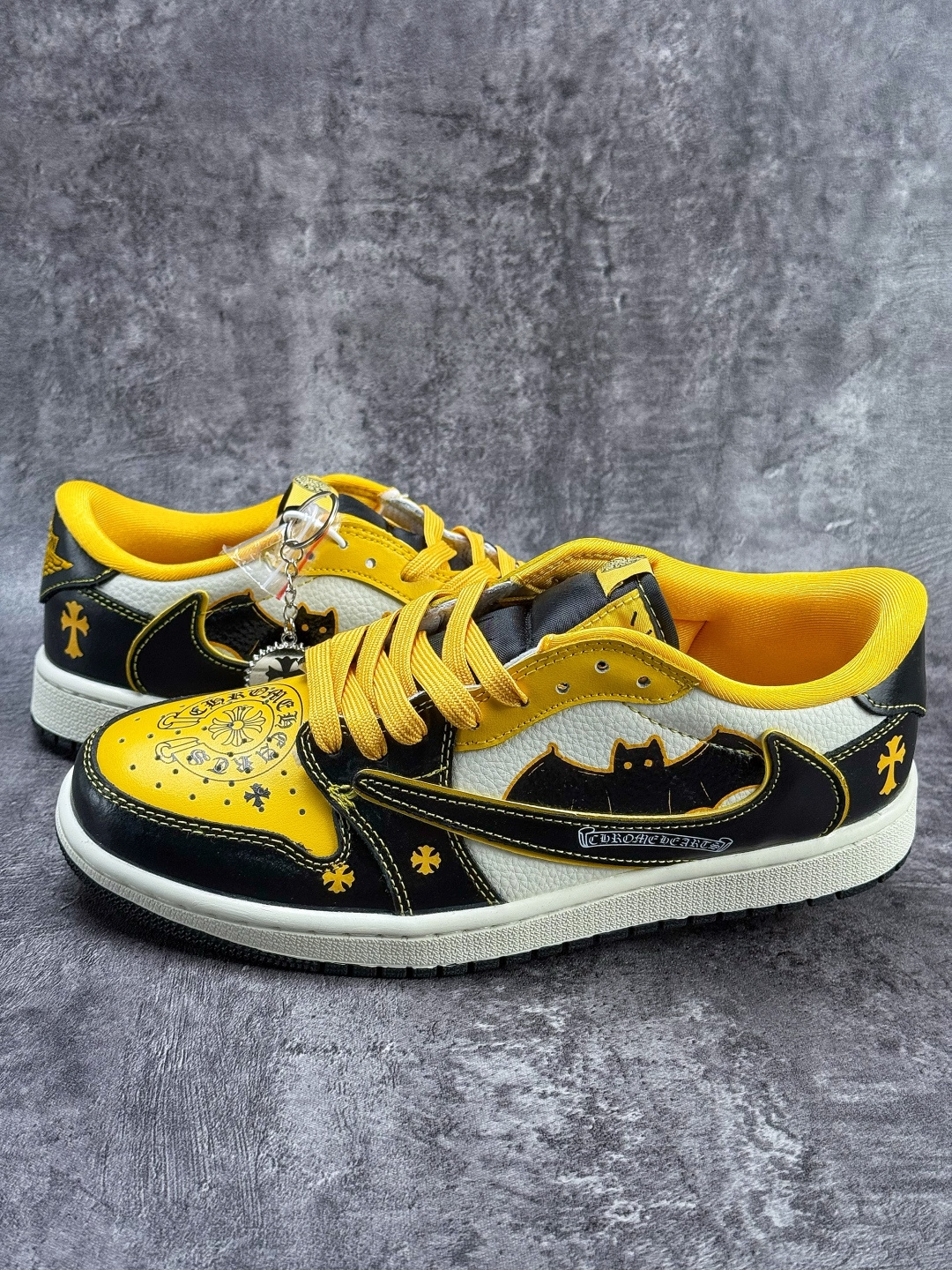 Travis Scott x Nike Air Jordan 1 Low 十字架 Air Jordan 1 Low 反转黑白黄倒钩 纯原版本 XB1979-026
