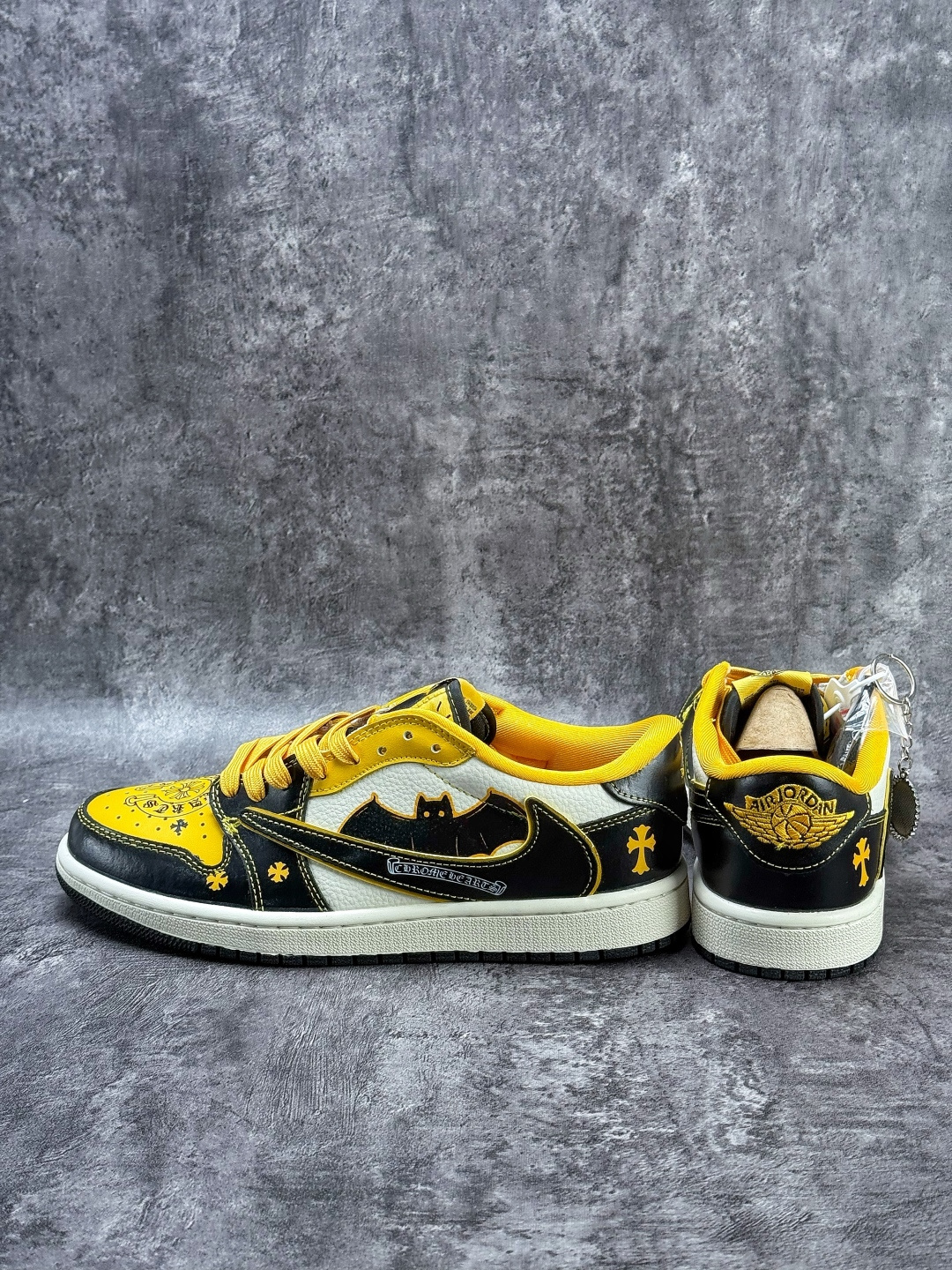 Travis Scott x Nike Air Jordan 1 Low 十字架 Air Jordan 1 Low 反转黑白黄倒钩 纯原版本 XB1979-026