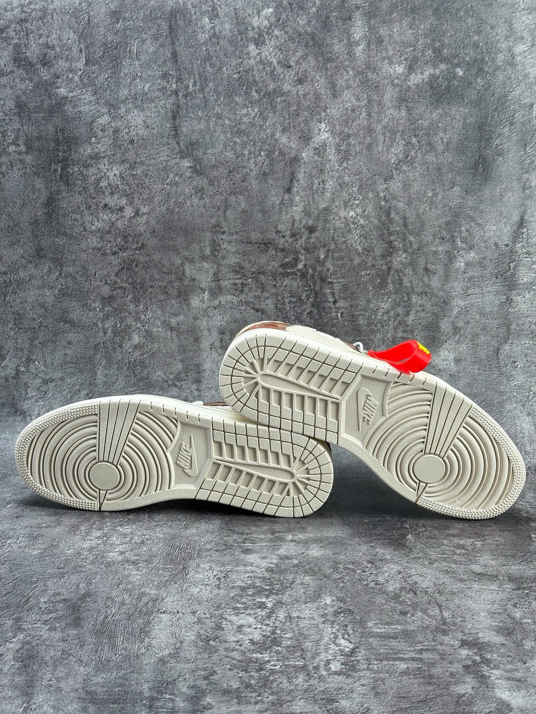 Travis Scott x Nike Air Jordan 1 Low 马年限定 Air Jordan 1 Low 反转棕白倒钩 纯原版本 SD6868-141