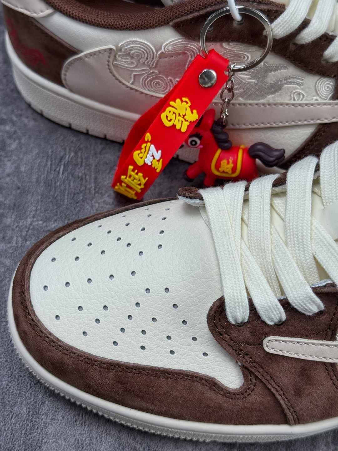 Travis Scott x Nike Air Jordan 1 Low 马年限定 Air Jordan 1 Low 反转棕白倒钩 纯原版本 SD6868-141