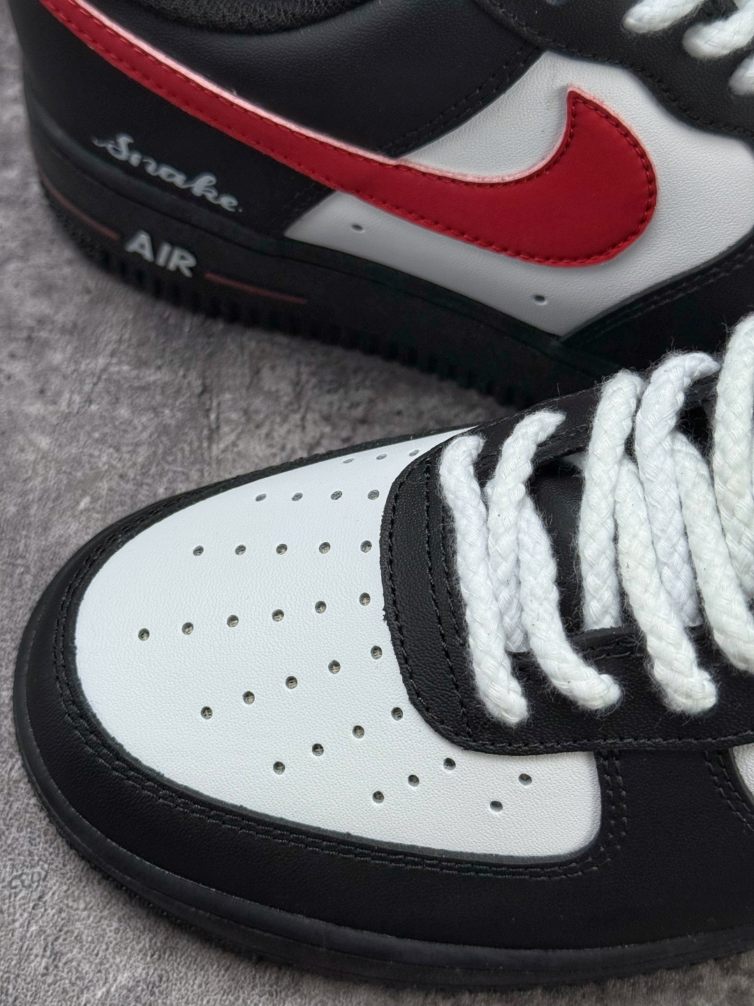 Nike Air Force 1 Low 07 黑白红 ZH0316-155-Top High Quatity Cheap Sneakers Fashion Clothing Clothes Bags handbags Shoes of all Brand wholesale With The best Quality And Beautiful Price from China Factory Chinese suppliers wholesaler seller Nike Air Force 1 Low 07 黑白红 ZH0316-155