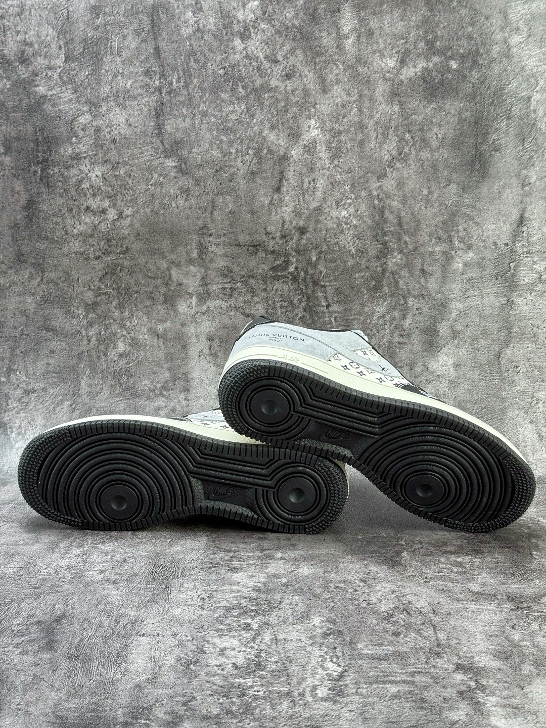 Nike Air Force 1 Low 07 x Louis Vuitton 黑白灰 KG6699-F28