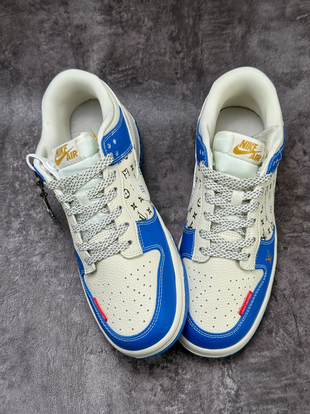 Nike SB Dunk Low x Louis Vuitton 蓝白满印满天星 MN1688-108