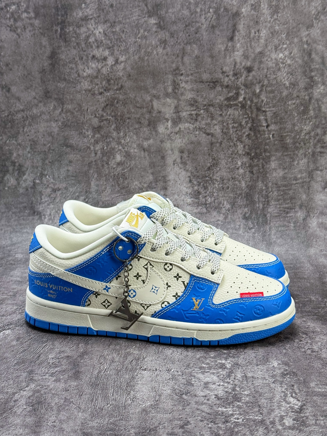 Nike SB Dunk Low x Louis Vuitton 蓝白满印满天星 MN1688-108