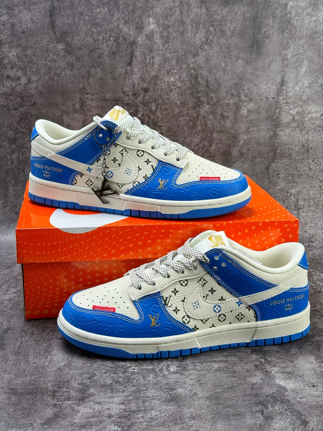 Nike SB Dunk Low x Louis Vuitton 蓝白满印满天星 MN1688-108