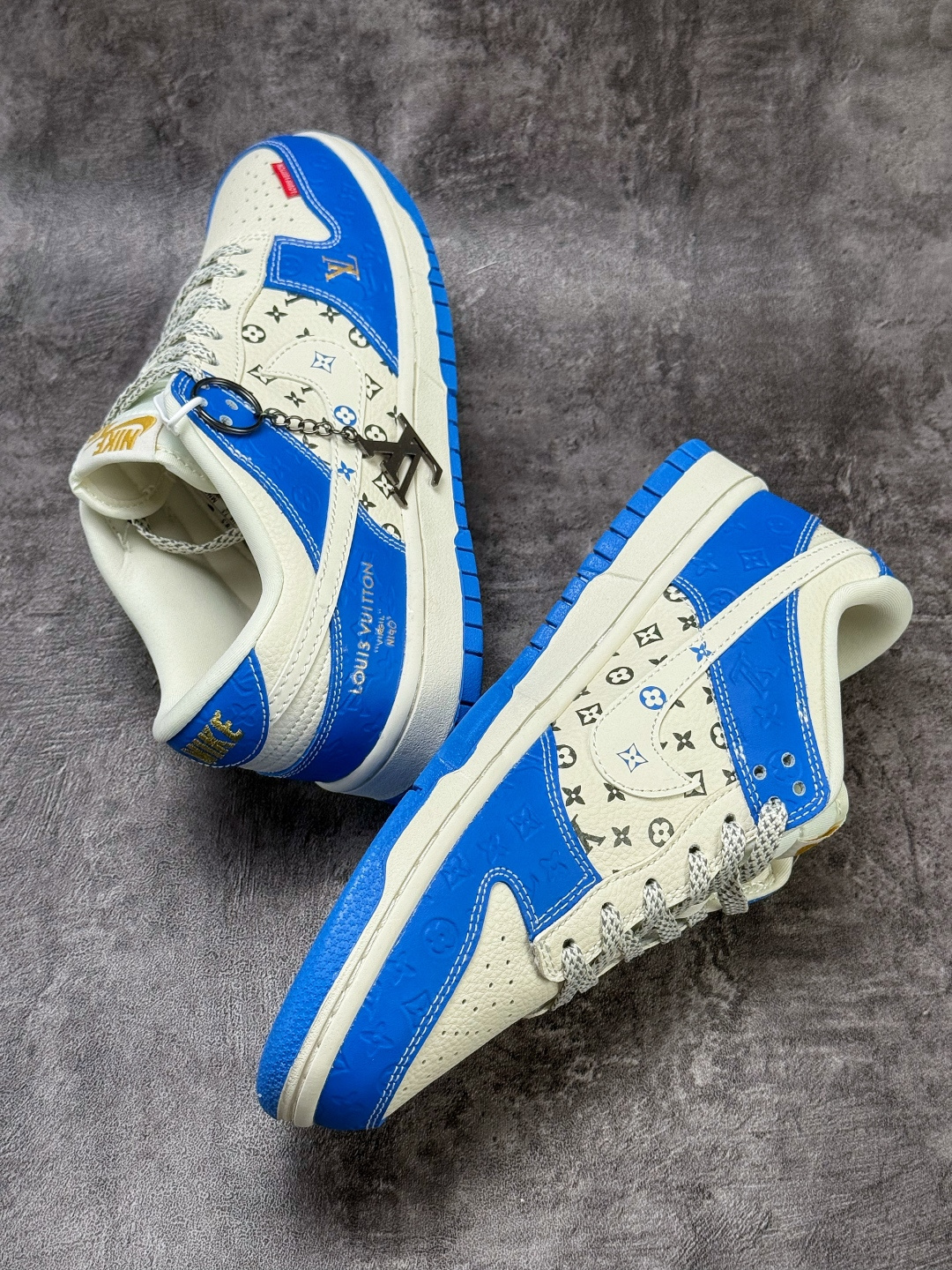 Nike SB Dunk Low x Louis Vuitton 蓝白满印满天星 MN1688-108