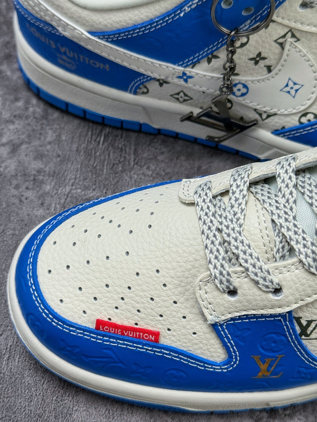 Nike SB Dunk Low x Louis Vuitton 蓝白满印满天星 MN1688-108