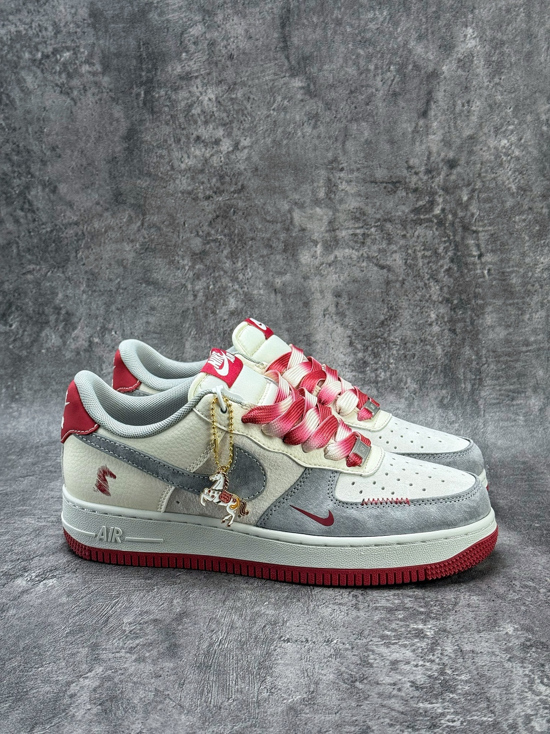 Nike Air Force 1 Low 07 马年限定 灰白红小勾 XT6998-103-Top High Quatity Cheap Sneakers Fashion Clothing Clothes Bags handbags Shoes of all Brand wholesale With The best Quality And Beautiful Price from China Factory Chinese suppliers wholesaler seller Nike Air Force 1 Low 07 马年限定 灰白红小勾 XT6998-103