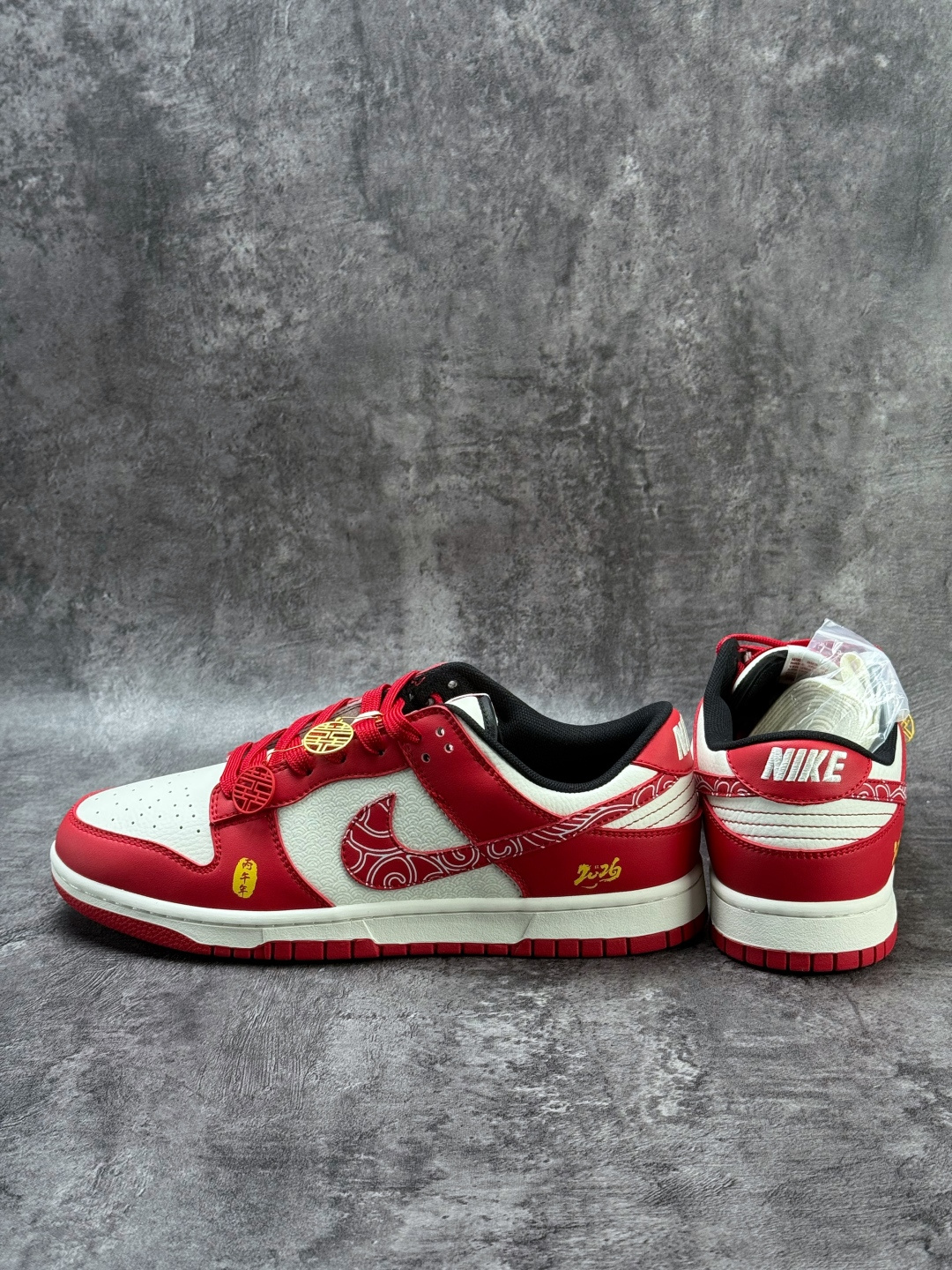 Nike SB Dunk Low 马年限定 红白 KG6699-F21-Top High Quatity Cheap Sneakers Fashion Clothing Clothes Bags handbags Shoes of all Brand wholesale With The best Quality And Beautiful Price from China Factory Chinese suppliers wholesaler seller Nike SB Dunk Low 马年限定 红白 KG6699-F21