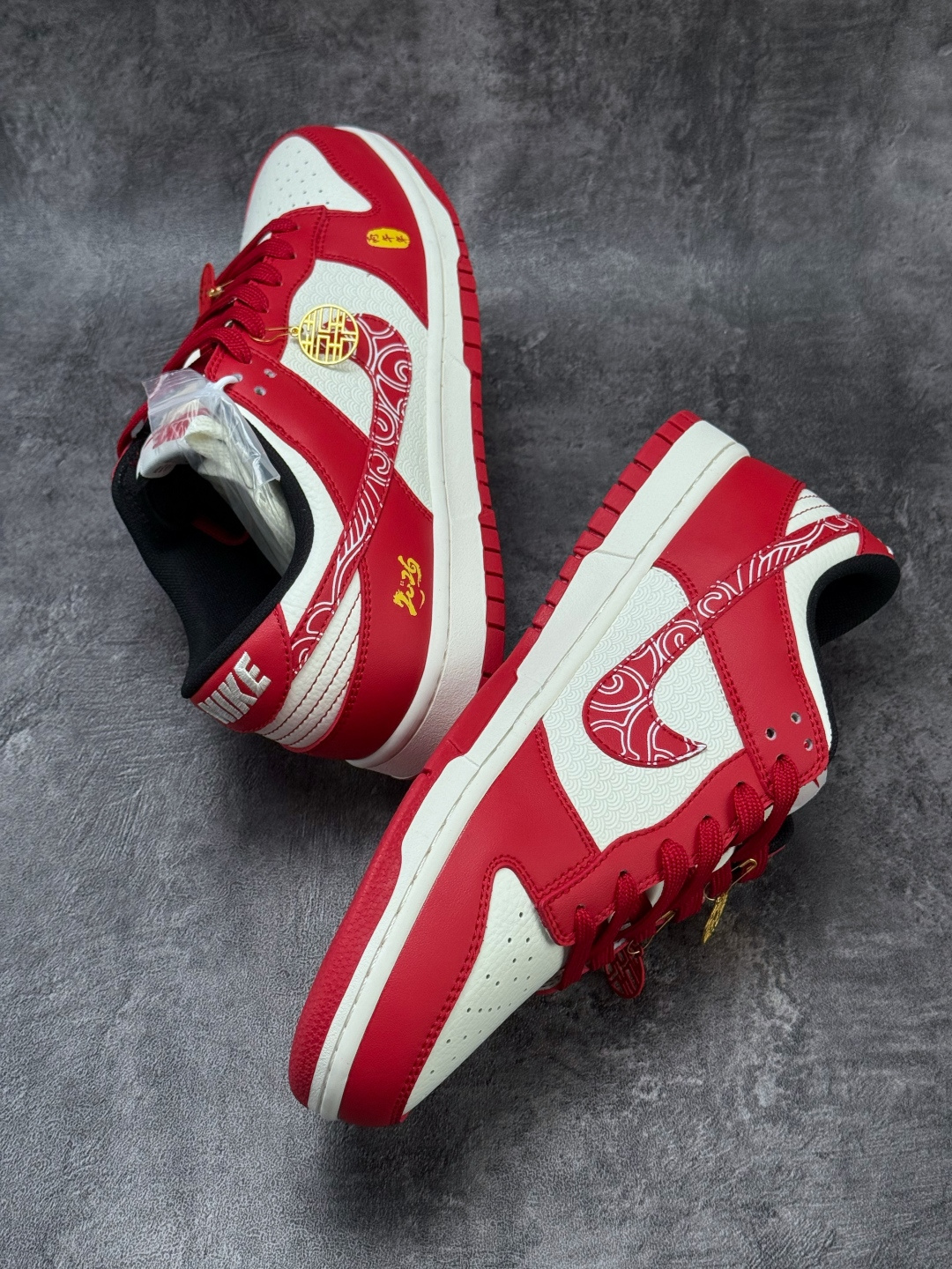 Nike SB Dunk Low 马年限定 红白 KG6699-F21-Top High Quatity Cheap Sneakers Fashion Clothing Clothes Bags handbags Shoes of all Brand wholesale With The best Quality And Beautiful Price from China Factory Chinese suppliers wholesaler seller Nike SB Dunk Low 马年限定 红白 KG6699-F21