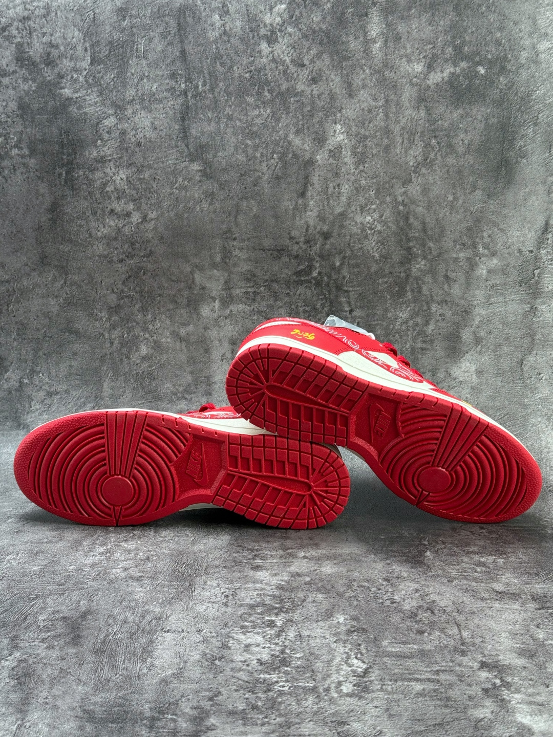 Nike SB Dunk Low 马年限定 红白 KG6699-F21-Top High Quatity Cheap Sneakers Fashion Clothing Clothes Bags handbags Shoes of all Brand wholesale With The best Quality And Beautiful Price from China Factory Chinese suppliers wholesaler seller Nike SB Dunk Low 马年限定 红白 KG6699-F21