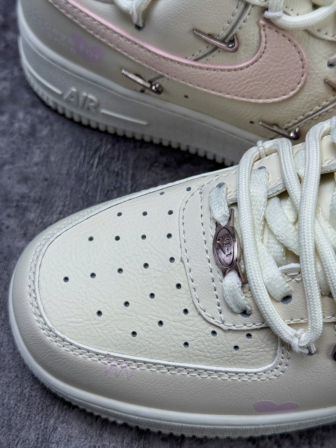 Nike Air Force 1 Low 07 白粉四小勾 FV8110-181-Top High Quatity Cheap Sneakers Fashion Clothing Clothes Bags handbags Shoes of all Brand wholesale With The best Quality And Beautiful Price from China Factory Chinese suppliers wholesaler seller Nike Air Force 1 Low 07 白粉四小勾 FV8110-181