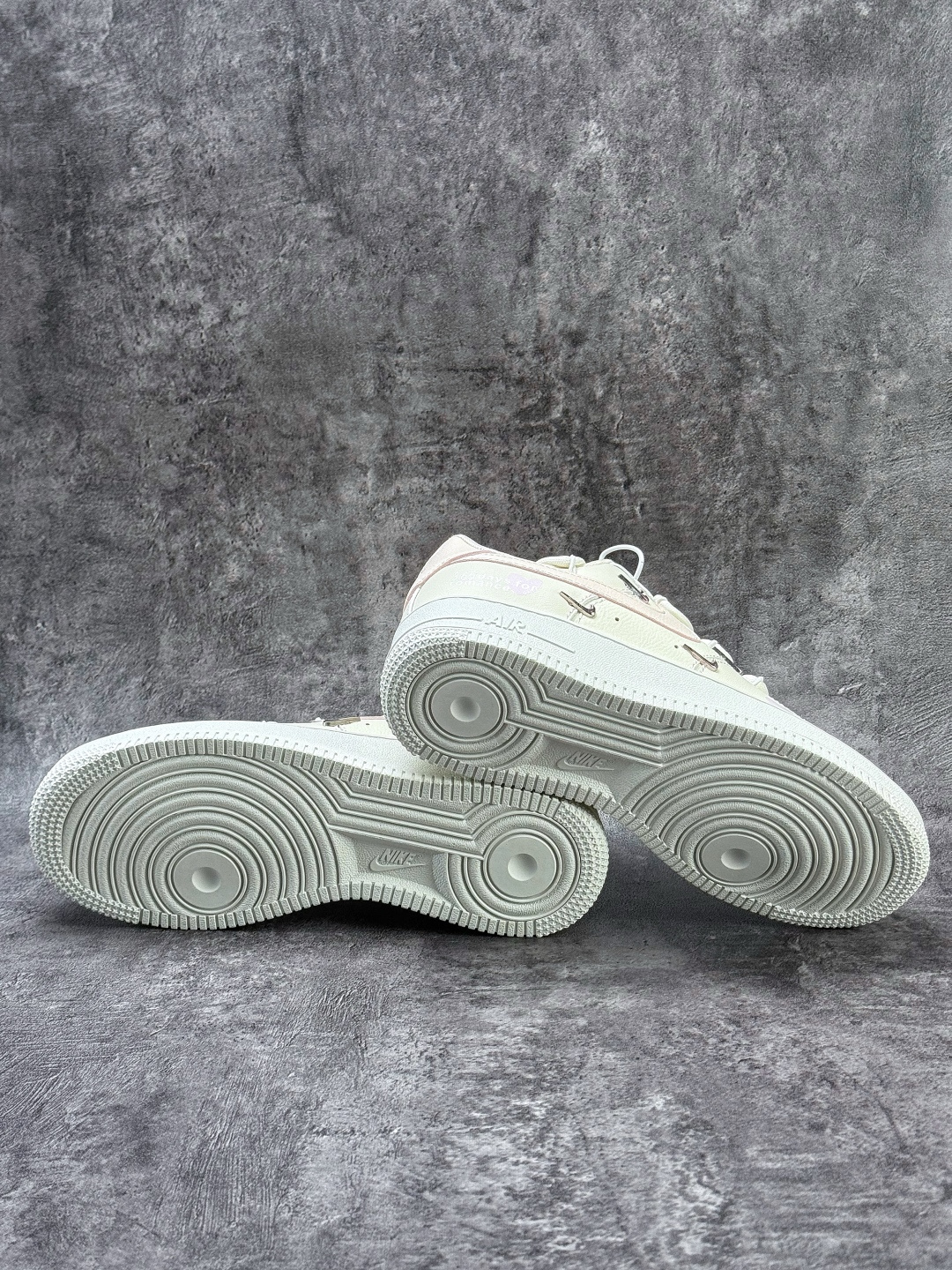 Nike Air Force 1 Low 07 白粉四小勾 FV8110-181-Top High Quatity Cheap Sneakers Fashion Clothing Clothes Bags handbags Shoes of all Brand wholesale With The best Quality And Beautiful Price from China Factory Chinese suppliers wholesaler seller Nike Air Force 1 Low 07 白粉四小勾 FV8110-181