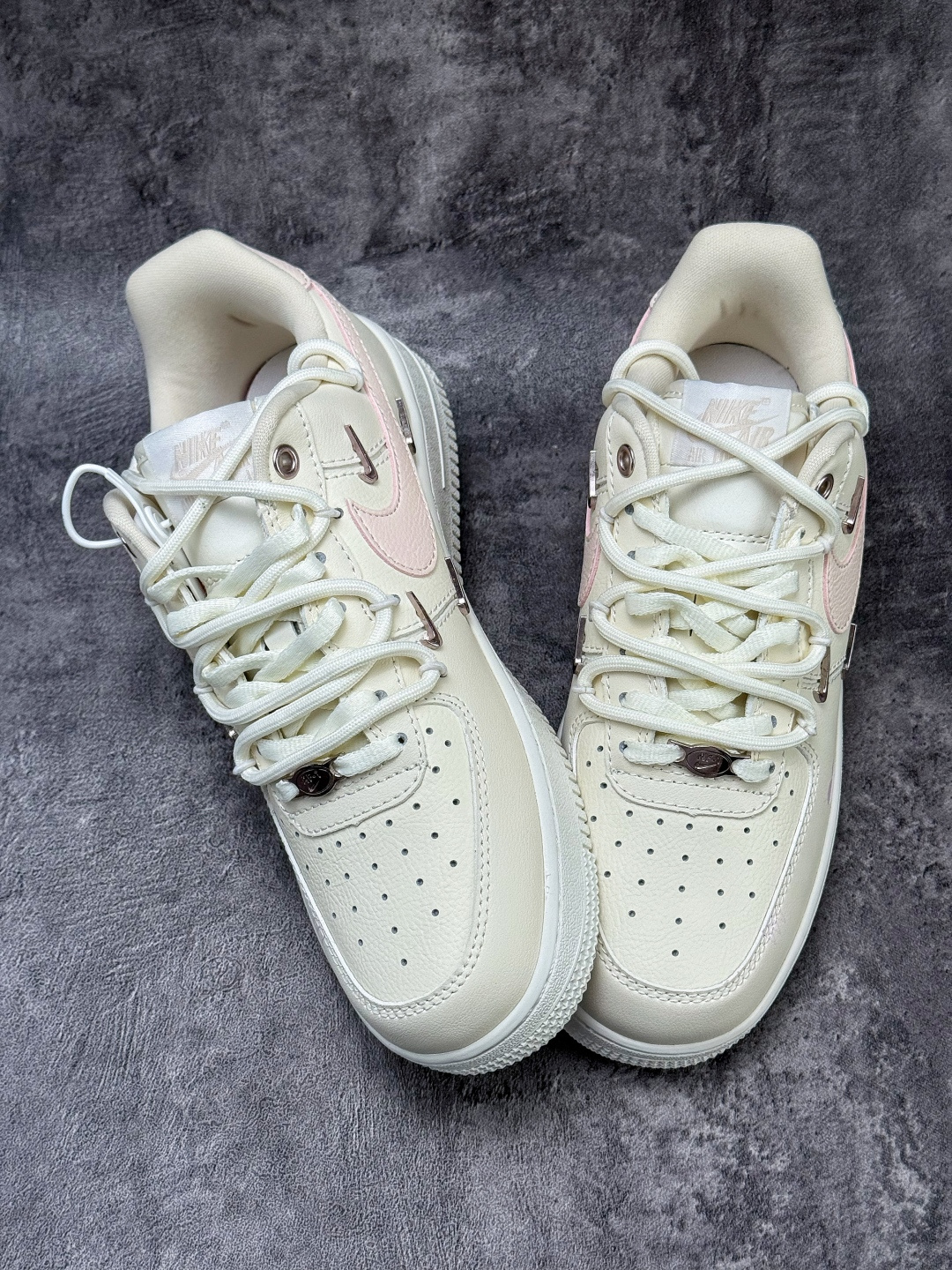 Nike Air Force 1 Low 07 白粉四小勾 FV8110-181-Top High Quatity Cheap Sneakers Fashion Clothing Clothes Bags handbags Shoes of all Brand wholesale With The best Quality And Beautiful Price from China Factory Chinese suppliers wholesaler seller Nike Air Force 1 Low 07 白粉四小勾 FV8110-181