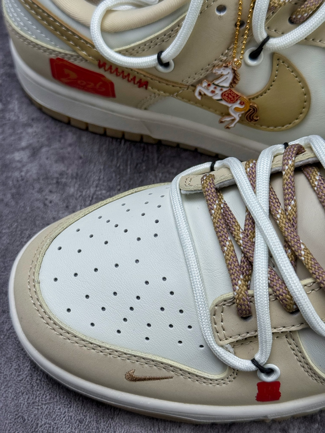 Nike SB Dunk Low 马年限定 棕白小勾 YX5066-C91-Top High Quatity Cheap Sneakers Fashion Clothing Clothes Bags handbags Shoes of all Brand wholesale With The best Quality And Beautiful Price from China Factory Chinese suppliers wholesaler seller Nike SB Dunk Low 马年限定 棕白小勾 YX5066-C91