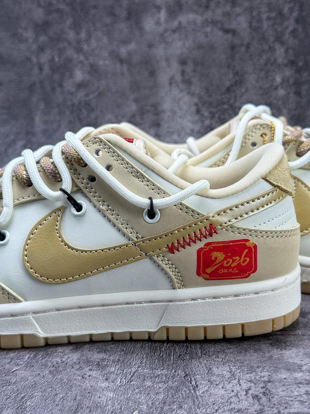 Nike SB Dunk Low 马年限定 棕白小勾 YX5066-C91-Top High Quatity Cheap Sneakers Fashion Clothing Clothes Bags handbags Shoes of all Brand wholesale With The best Quality And Beautiful Price from China Factory Chinese suppliers wholesaler seller Nike SB Dunk Low 马年限定 棕白小勾 YX5066-C91